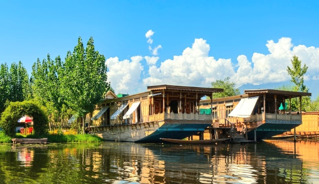 Heritage houseboat on Dal Lake
